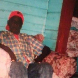 Meet your Posher, Claudia